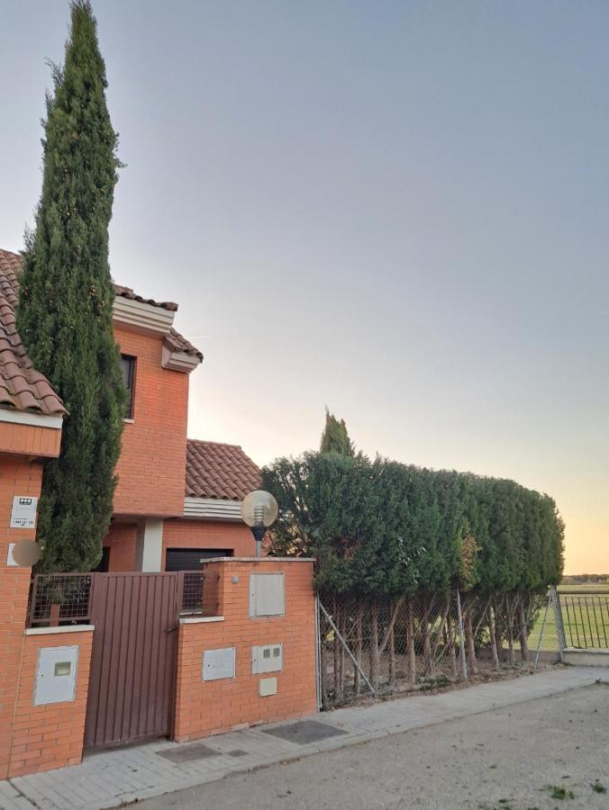 Villa La Casa Del Cipres Aldeamayor de San Martin Exterior foto